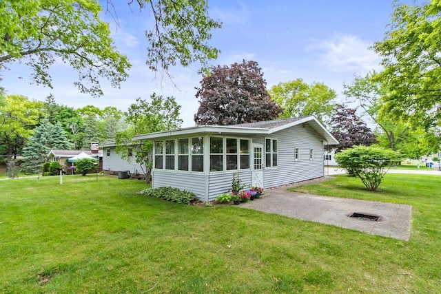 404 W Albert St, Portage, WI 53901 - view of front facade featuring a front yard and central air condition unit