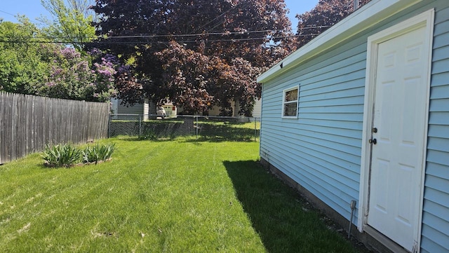5320 N 60th St, Milwaukee, WI 53218 - view of yard