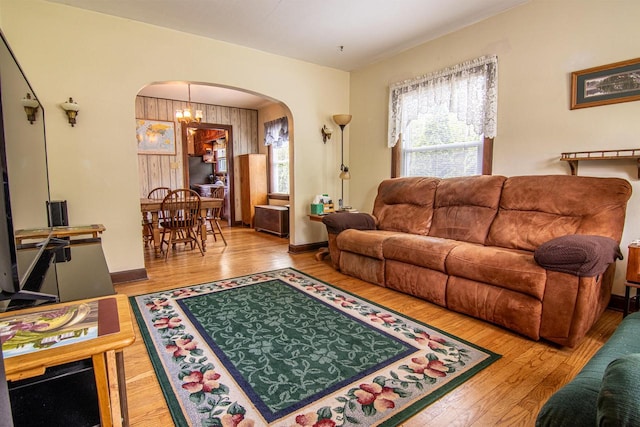 917 Whitewater Ave, Fort Atkinson, WI 53538 - living area with arched walkways and wood finished floors