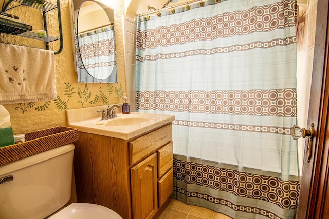917 Whitewater Ave, Fort Atkinson, WI 53538 - full bath with toilet, vanity, tile patterned flooring, and wallpapered walls