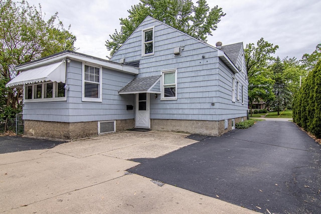 917 Whitewater Ave, Fort Atkinson, WI 53538 - view of front facade featuring roof with shingles