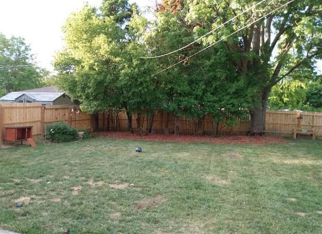 9446 W Lynx Ct, Milwaukee, WI 53225 - view of yard