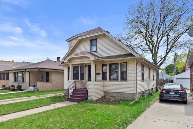 901 William St, Racine, WI 53402 - bungalow-style house featuring a front lawn and a garage