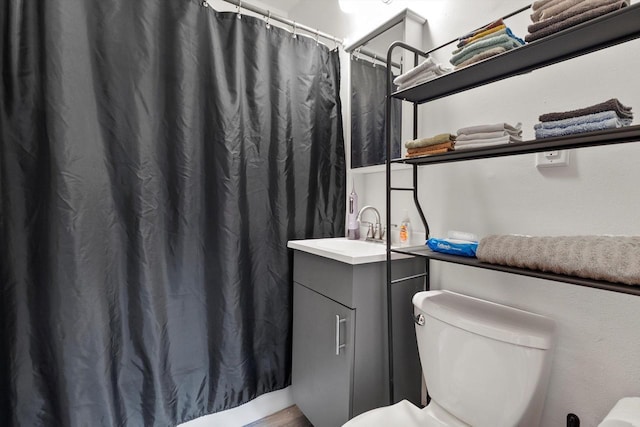 901 William St, Racine, WI 53402 - bathroom with toilet, vanity, and curtained shower