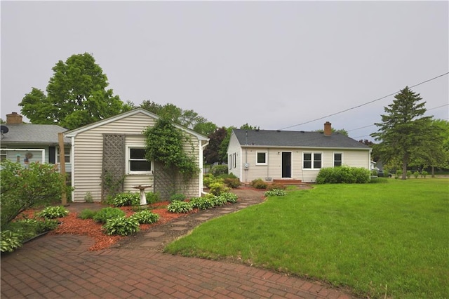 3053 Jupiter Ave, Eau Claire, WI 54703 - single story home featuring a front lawn