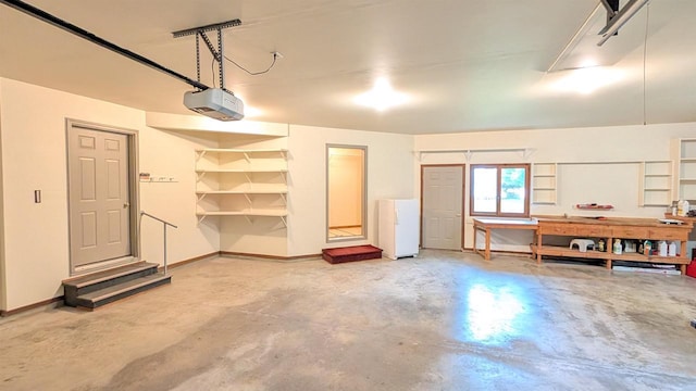 N8292 Deadwood Point Rd, Fond Du Lac, WI 54937 - garage with baseboards, a garage door opener, and a workshop area