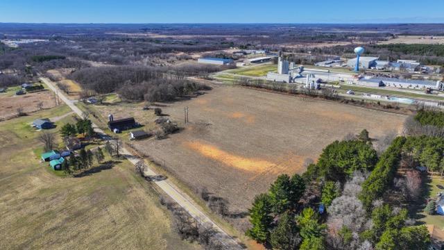 N7558 Boeck Rd, Portage, WI 53901