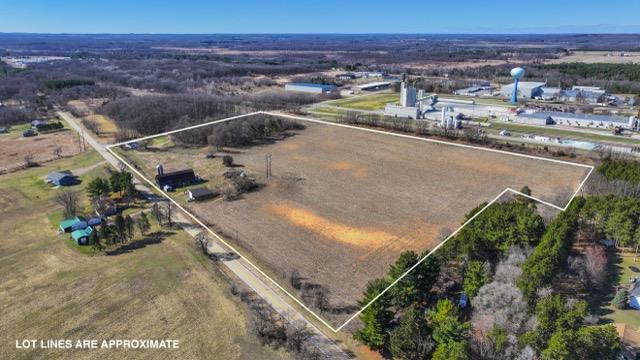 N7558 Boeck Rd, Portage, WI 53901