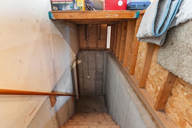 557 Center St, Berlin, WI 54923 - view of staircase