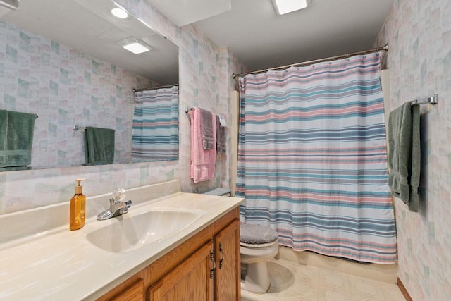 557 Center St, Berlin, WI 54923 - bathroom featuring wallpapered walls, toilet, vanity, and curtained shower
