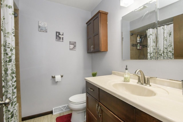 10065 S Cindy Ln, Oak Creek, WI 53154 - full bath with vanity, toilet, baseboards, and a shower with curtain