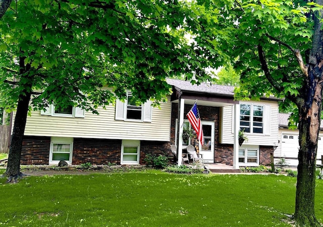 2621 Golf Course Rd, Wisconsin Rapids, WI 54494 - bi-level home with a front yard and brick siding