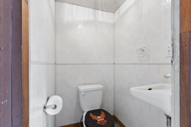 314 Summit St, Pulaski, WI 54162 - bathroom featuring toilet