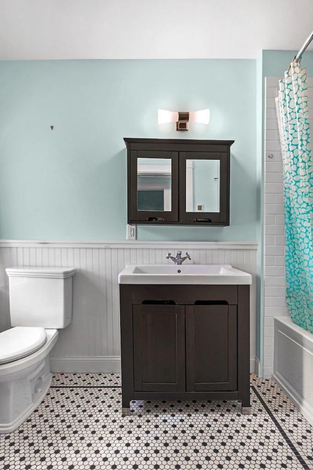 2314 Sommers Ave, Madison, WI 53704 - full bath with vanity, toilet, wainscoting, and shower / bath combo
