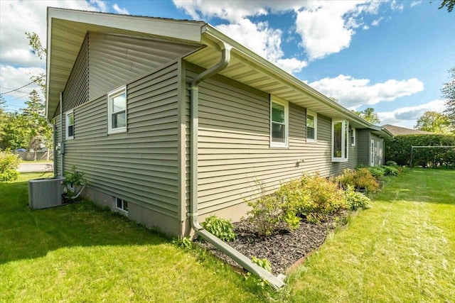 2931 N Ave, Wisconsin Rapids, WI 54495 - view of side of property featuring a lawn and central AC unit