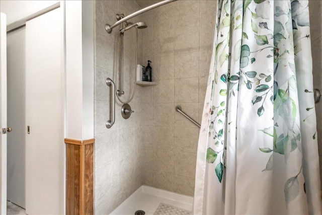 2931 N Ave, Wisconsin Rapids, WI 54495 - full bathroom with a tile shower