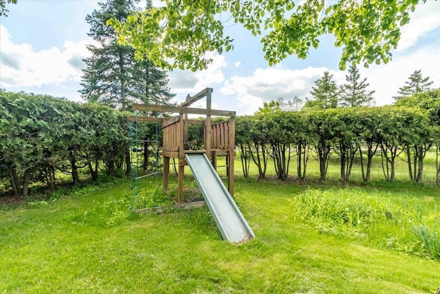 2931 N Ave, Wisconsin Rapids, WI 54495 - community jungle gym featuring a lawn
