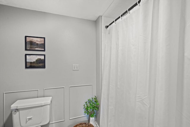 270 E Highland Ave Unit 1031, Milwaukee, WI 53202 - full bath with toilet and a shower with shower curtain