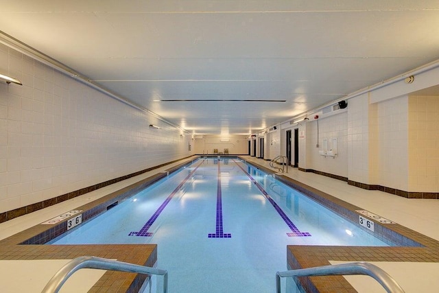 270 E Highland Ave Unit 1031, Milwaukee, WI 53202 - view of indoor community pool