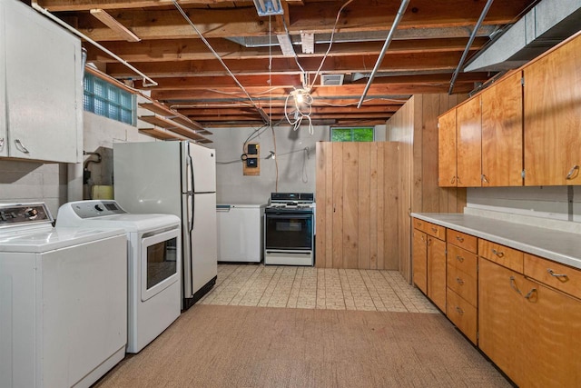 3594 Sunset Dr N, Stevens Point, WI 54482 - laundry area featuring separate washer and dryer and light flooring