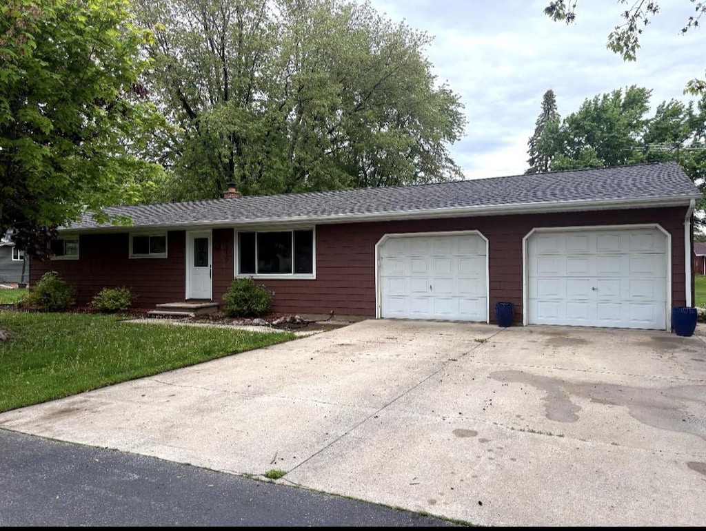 3616 W 1st Ave, Appleton, WI 54914 - ranch-style home featuring a garage, driveway, and a front lawn