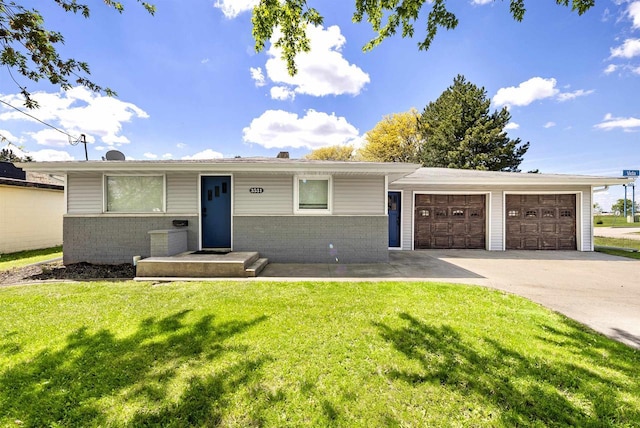 3531 N Richmond St, Appleton, WI 54911 - ranch-style house featuring driveway, a front yard, brick siding, and a garage