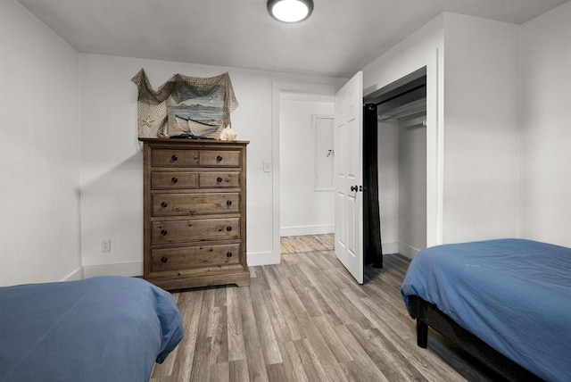 3531 N Richmond St, Appleton, WI 54911 - bedroom featuring light wood-type flooring, baseboards, and a closet