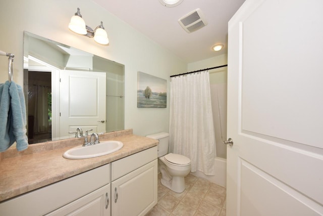 504 Sand Dr, West Bend, WI 53095 - full bath featuring vanity, toilet, and shower / tub combo with curtain