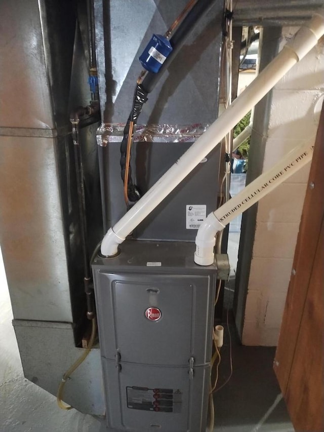 4507 S Griffin Ave, Milwaukee, WI 53207 - utility room featuring heating unit
