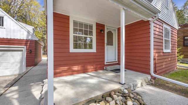 5515 Evergreen Dr, Sheboygan, WI 53081 - property entrance with a porch