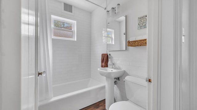 5515 Evergreen Dr, Sheboygan, WI 53081 - full bath featuring tile walls, toilet, shower / bath combo, and wood finished floors