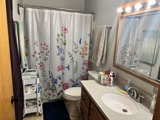 1159 Elmhurst Ln, Oshkosh, WI 54904 - full bath with toilet, vanity, and a shower with curtain