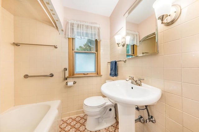 2114 S 81st St, West Allis, WI 53219 - full bath featuring tile walls, a tub, and toilet