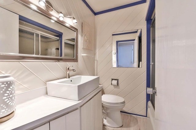 N60W39640 Mary Ln, Oconomowoc, WI 53066 - full bathroom with a shower with door, vanity, and toilet