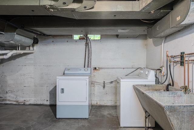 7312 5th Ave, Kenosha, WI 53143 - laundry room featuring separate washer and dryer
