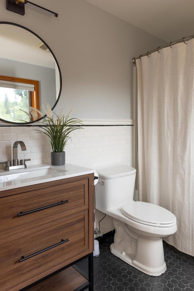 2707 Mason St, Madison, WI 53705 - bathroom with vanity, wainscoting, curtained shower, and tasteful backsplash