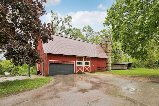 N62W23527 Sliver Spring Dr, Sussex, WI 53089 - garage featuring driveway