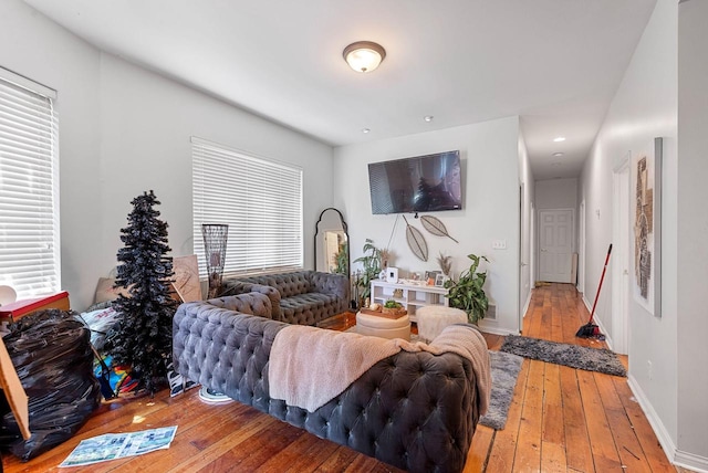 518-520 E Glover Ave, Milwaukee, WI 53212 - living area with hardwood / wood-style flooring, baseboards, and recessed lighting