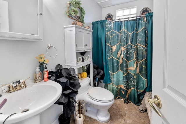 518-520 E Glover Ave, Milwaukee, WI 53212 - full bath with a sink, toilet, and a shower with curtain