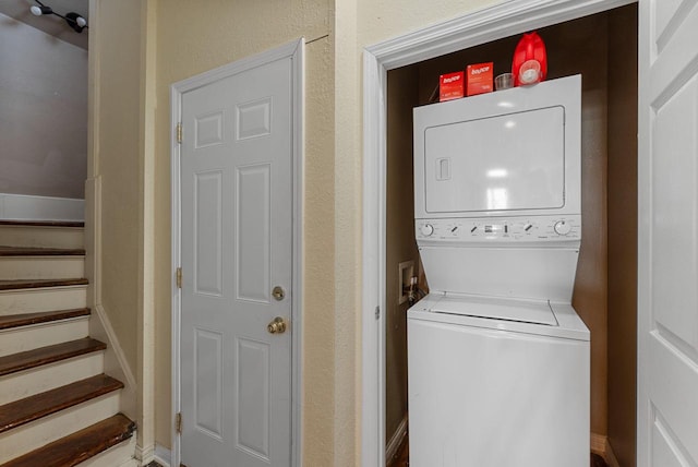 518-520 E Glover Ave, Milwaukee, WI 53212 - laundry room with stacked washer / drying machine