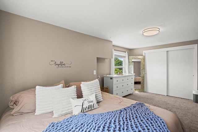915 E Ohio Ave, Milwaukee, WI 53207 - carpeted bedroom featuring a closet