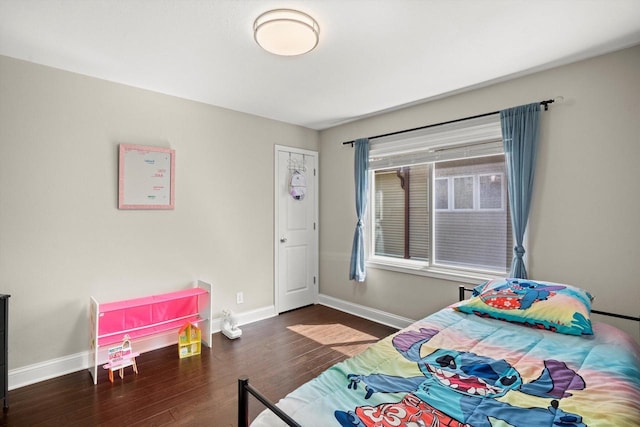 915 E Ohio Ave, Milwaukee, WI 53207 - bedroom with wood finished floors and baseboards