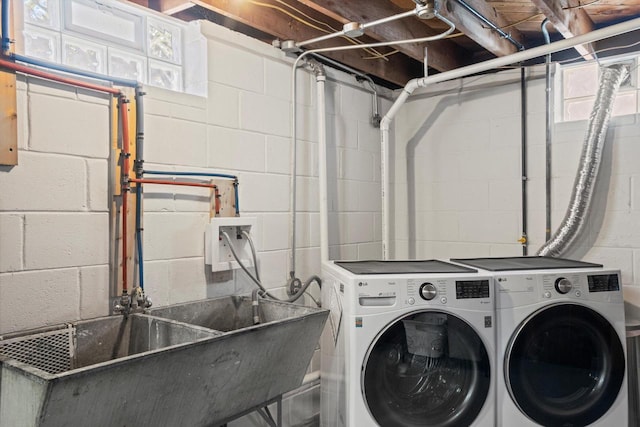 915 E Ohio Ave, Milwaukee, WI 53207 - laundry area featuring washer and dryer and healthy amount of natural light