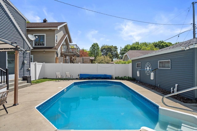 915 E Ohio Ave, Milwaukee, WI 53207 - view of swimming pool with a fenced backyard and a patio