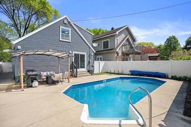 915 E Ohio Ave, Milwaukee, WI 53207 - view of swimming pool with a pergola, outdoor lounge area, a patio, entry steps, and a fenced backyard
