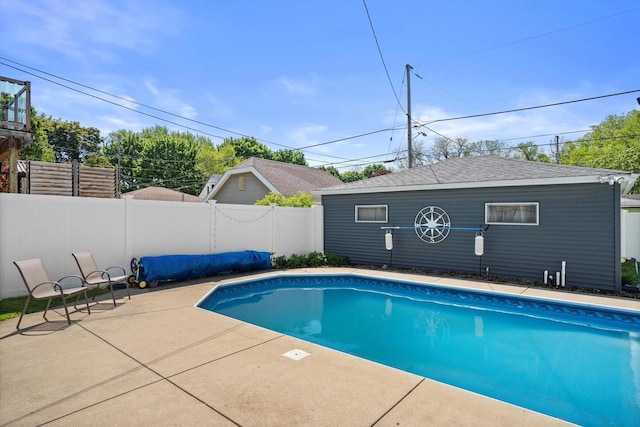 915 E Ohio Ave, Milwaukee, WI 53207 - view of swimming pool featuring a patio area