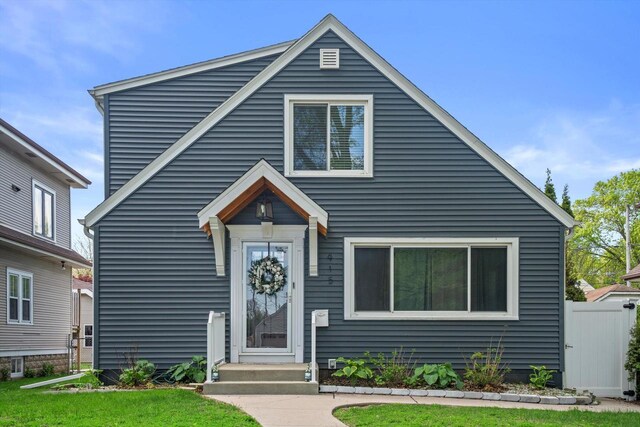 915 E Ohio Ave, Milwaukee, WI 53207 - view of front of property