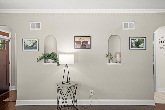 915 E Ohio Ave, Milwaukee, WI 53207 - detailed view of arched walkways, baseboards, wood finished floors, and ornamental molding