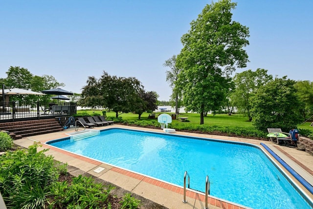 S82W15980 Bass Bay Ln, Muskego, WI 53150 - outdoor pool featuring a yard