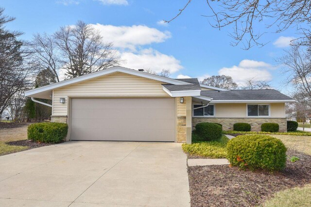 201 W Ellsworth Ln, Bayside, WI 53217
